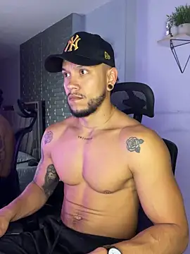 ARON TAYLER01 online show from September 18, 10:29 am