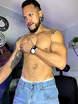 ARON TAYLER01 online show from December 17, 7:02 am