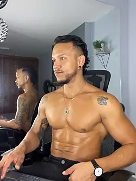 ARON TAYLER01 online show from March 7, 12:34 pm