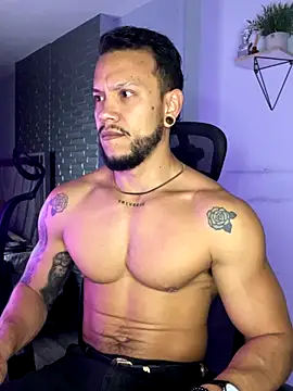 ARON TAYLER01 online show from October 25, 10:25 am