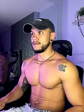 ARON TAYLER01 online show from September 23, 10:22 am