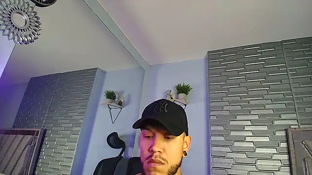 ARON TAYLER01 online show from February 14, 10:37 am