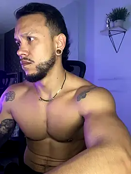 ARON TAYLER01 online show from October 18, 10:28 am