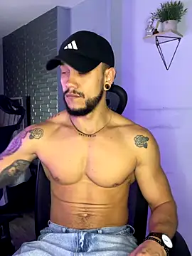 ARON TAYLER01 online show from November 25, 10:26 am