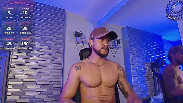 ARON TAYLER01 online show from April 12, 10:29 am