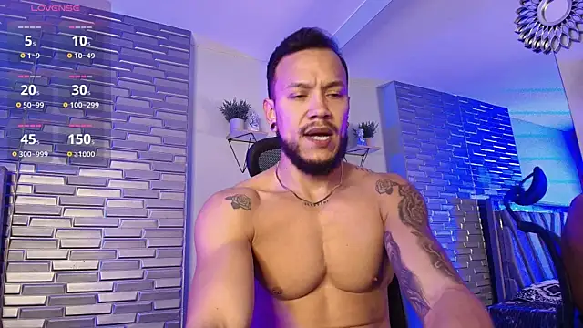 ARON TAYLER01 online show from March 22, 10:17 am