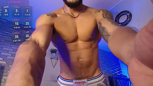 Snapshot of ARON_TAYLER01 chatting on July 3, 10:33 am ARON TAYLER01 online show from July 3, 10:33 am