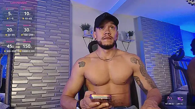 ARON TAYLER01 online show from May 10, 10:30 am