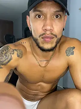 ARON TAYLER01 online show from March 15, 3:59 pm