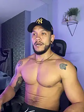 ARON TAYLER01 online show from October 28, 10:36 am