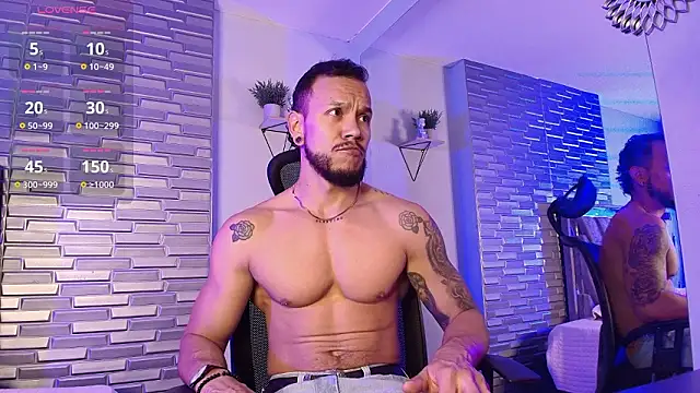 ARON TAYLER01 online show from March 8, 10:29 am