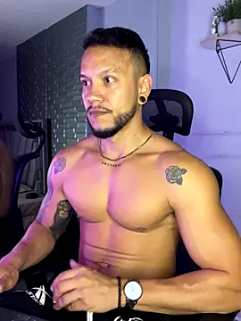 ARON TAYLER01 online show from September 30, 10:32 am