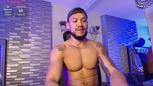 ARON TAYLER01 online show from March 20, 10:27 am