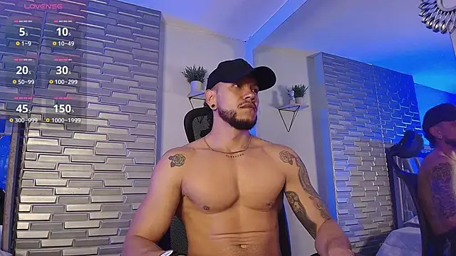 ARON TAYLER01 online show from May 12, 10:32 am