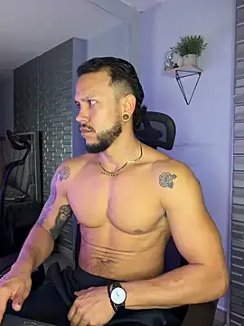 ARON TAYLER01 online show from December 19, 10:28 am