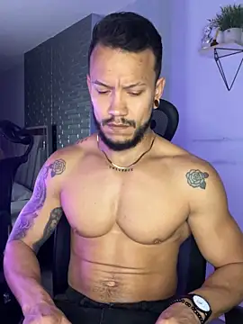 ARON TAYLER01 online show from November 23, 10:25 am