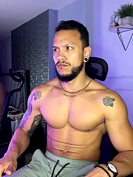 ARON TAYLER01 online show from November 11, 10:32 am