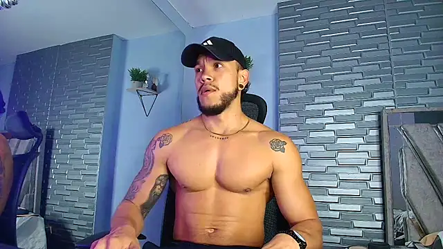 ARON TAYLER01 online show from February 5, 10:22 am