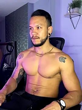 ARON TAYLER01 online show from September 26, 10:22 am