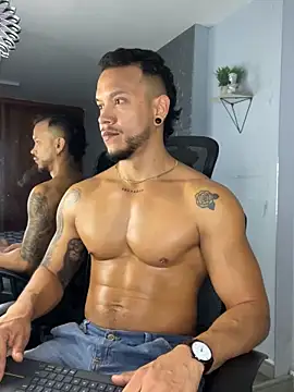 ARON TAYLER01 online show from March 20, 12:43 pm