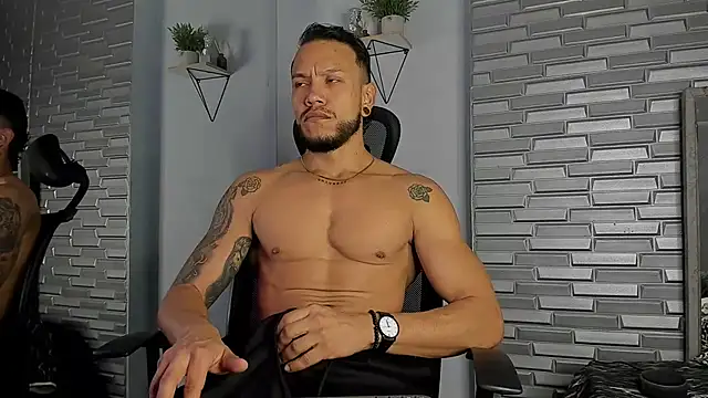 ARON TAYLER01 online show from January 15, 10:29 am