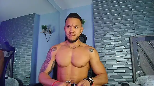 ARON TAYLER01 online show from February 11, 10:26 am