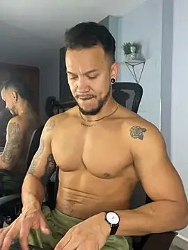 ARON TAYLER01 online show from March 22, 12:46 pm