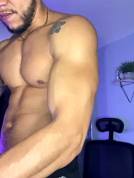 ARON TAYLER01 online show from September 17, 10:28 am