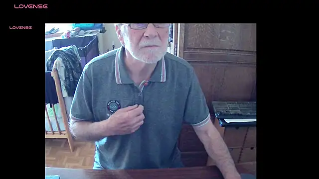 Snapshot of terrybare chatting on March 31, 10:06 am terrybare online show from March 31, 10:06 am