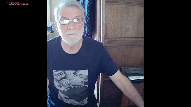 Snapshot of terrybare chatting on April 21, 9:27 am terrybare online show from April 21, 9:27 am