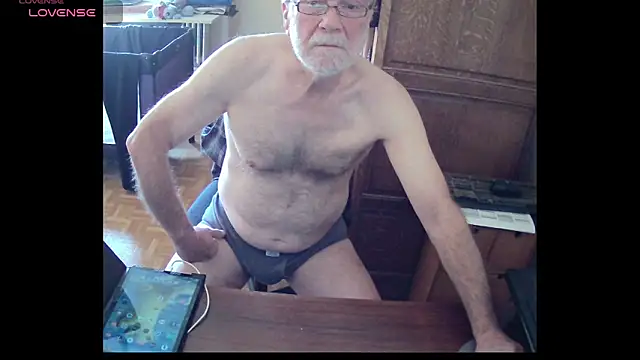 Snapshot of terrybare chatting on March 15, 10:44 am terrybare online show from March 15, 10:44 am