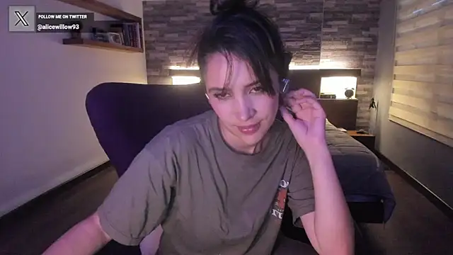 alicewilloww online show from October 1, 10:57 pm