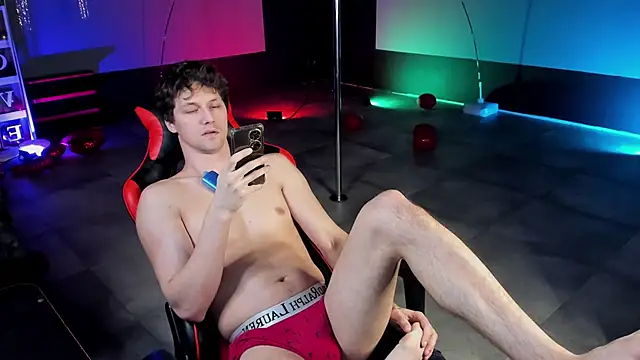 dirty-boss online show from March 12, 3:45 am