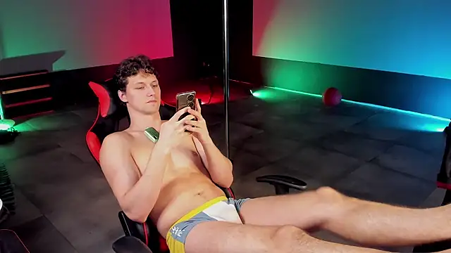 dirty-boss online show from April 1, 1:23 pm