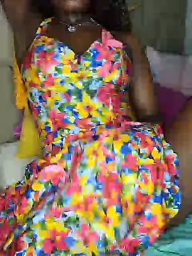 Snapshot of NicRaisaa chatting on February 21, 4:25 am NicRaisaa online show from February 21, 4:25 am