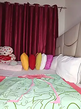 NicRaisaa online show from June 5, 4:39 am