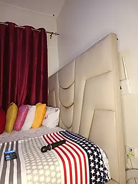 NicRaisaa online show from June 25, 3:48 am