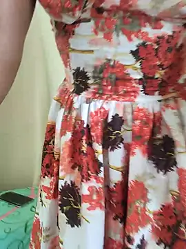 Snapshot of NicRaisaa chatting on February 23, 6:36 am NicRaisaa online show from February 23, 6:36 am