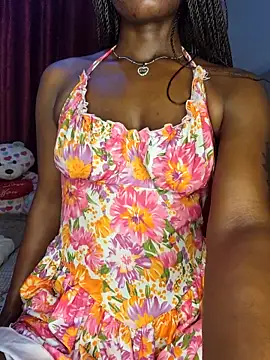 NicRaisaa online show from April 3, 7:15 am