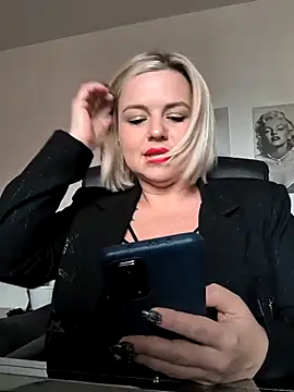 Snapshot of Ladykaos chatting on October 30, 1:31 pm Ladykaos online show from October 30, 1:31 pm