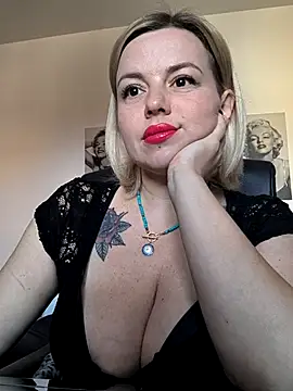 Snapshot of Ladykaos chatting on October 7, 11:00 am Ladykaos online show from October 7, 11:00 am