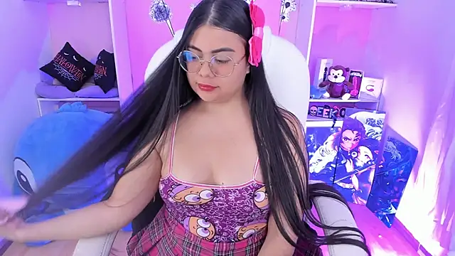 Snapshot of esmeralda112 chatting on February 8, 10:46 am esmeralda112 online show from February 8, 10:46 am