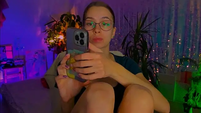 Snapshot of poli__ chatting on November 24, 7:25 pm poli online show from November 24, 7:25 pm