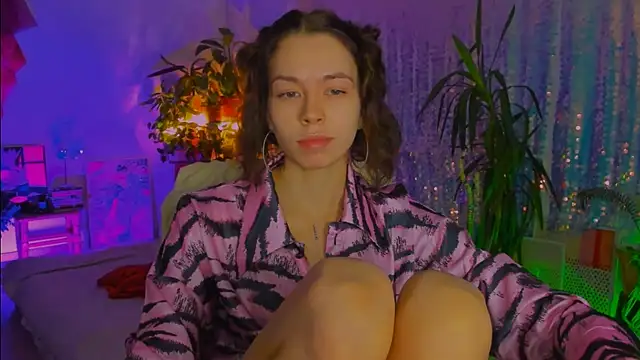 Snapshot of poli__ chatting on December 4, 3:44 pm poli online show from December 4, 3:44 pm