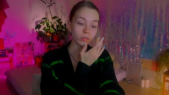 Snapshot of poli__ chatting on February 9, 9:28 pm poli   online show from February 9, 9:28 pm