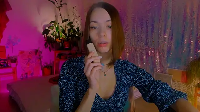 Snapshot of poli__ chatting on February 7, 2:58 pm poli   online show from February 7, 2:58 pm