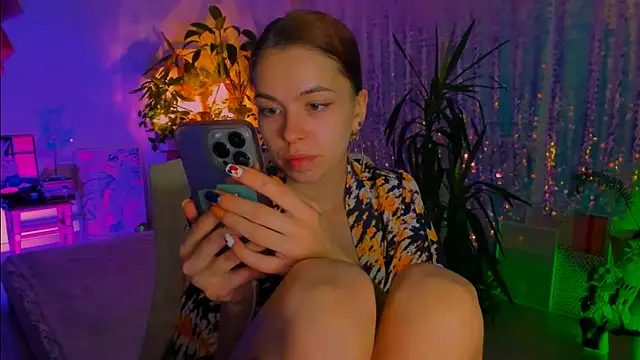 Snapshot of poli__ chatting on November 15, 8:13 pm poli online show from November 15, 8:13 pm