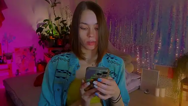 Snapshot of poli__ chatting on January 31, 2:39 pm poli   online show from January 31, 2:39 pm