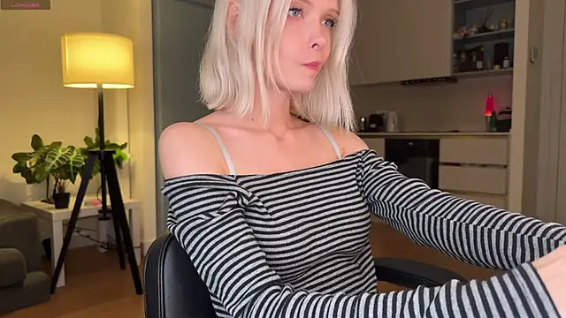 neon demon online show from October 5, 9:05 pm