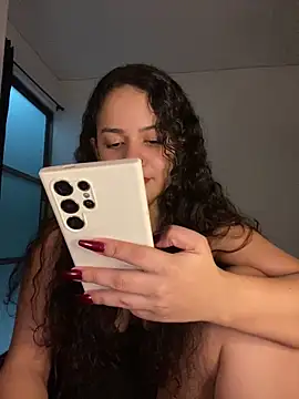 Snapshot of demonaughtyyy chatting on December 21, 4:25 am demonaughtyyy online show from December 21, 4:25 am